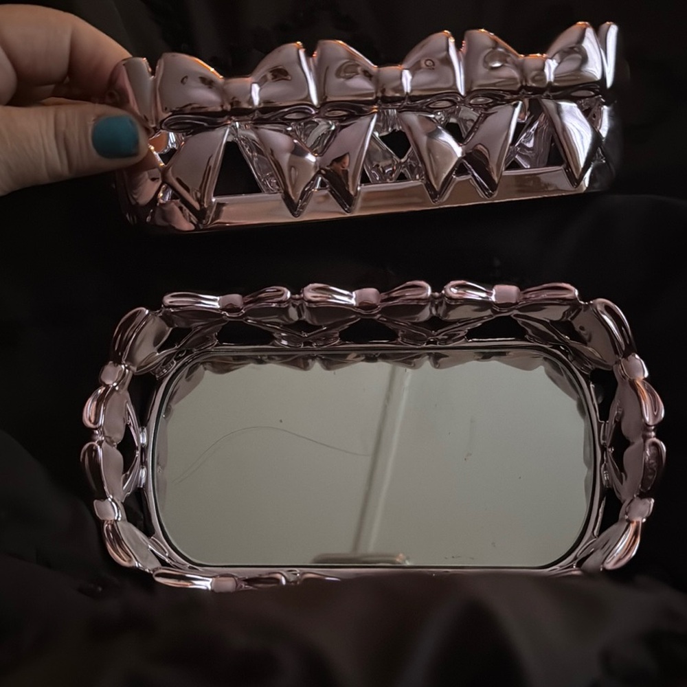 Elegant Bow-Accented Silver Tray Set